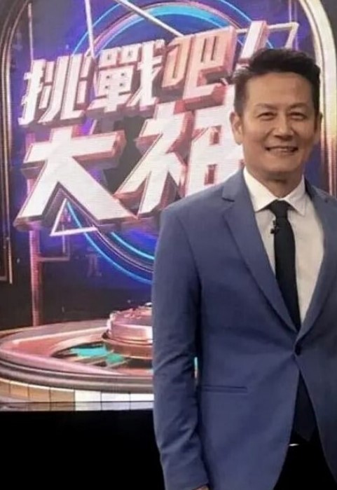 光头大哥的小骚妻露脸激情啪啪给狼友看深喉口交大鸡巴舔硬了不干骚穴干菊花浪叫不止 - 麻豆TV