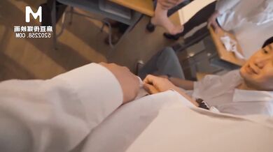 【国产】麻豆传媒作品MD-0201 课堂真实性爱教具免费观看