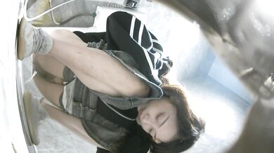 KTV女厕全景偷拍27位漂亮的小姐姐❤️各种极品美鲍鱼 (16)